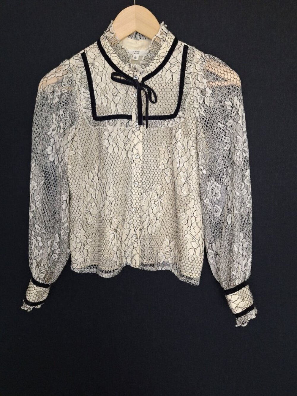 💙 Girls Lace Blouse Victorian Style Size L Sheer Long Sleeves Floral Top Preppy - Picture 8 of 8